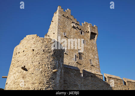 Ross Castle, am Ufer des Lough Leane, Killarney Nationalpark, Killarney, County Kerry, Munster, Irland, Europa Stockfoto