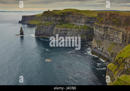 Die Cliffs of Moher, in der Nähe von Lahinch, County Clare, Munster, Irland, Europa Stockfoto