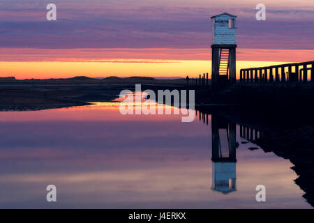 Holy Island Causeway bei Sonnenaufgang, Lindisfarne, Northumberland, England, Vereinigtes Königreich, Europa Stockfoto