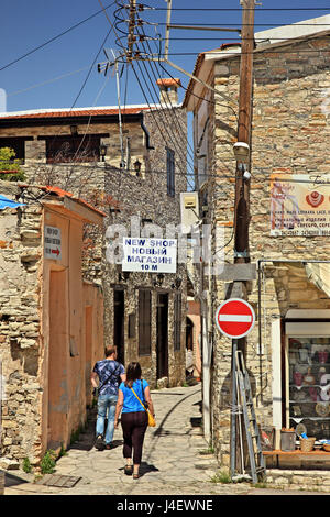 Gasse in Kato Lefkara, einer der traditionellen "Spitze und Stickerei Dörfer", Larnaca, Zypern Insel. Stockfoto