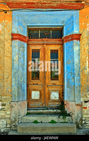 Wunderschöne alte Tür in Kato Lefkara, einer der traditionellen "Spitze und Stickerei Dörfer", Larnaca, Zypern Insel. Stockfoto