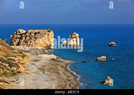 "Petra Tou Romiou" Strand ("Griechisch Rock", auch bekannt als "Aphrodite Felsen" oder "Aphrodites Strand"), der "Geburtsort" der Aphrodite (Venus), Zypern. Stockfoto