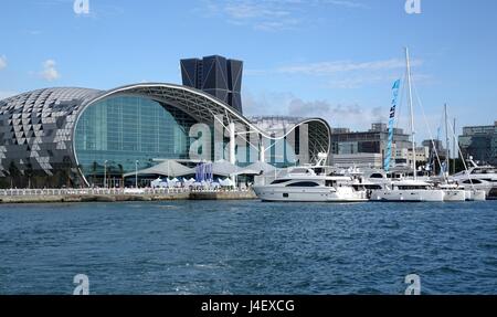 KAOHSIUNG, TAIWAN--11. Mai 2014: die neu eröffnete Kaohsiung Exhibition Center während der 2014 Taiwan International Boat Show. Stockfoto