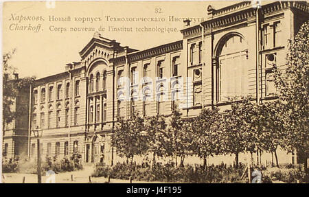 Dieses Bild zeigt eine historische Ansicht des Politeknik-Gebäudes in Charkiw, Ukraine, aus dem frühen 20. Jahrhundert (um 1900). Das Gebäude spiegelt frühmoderne Architektur in der Ukraine wider und war zu seiner Zeit eine wichtige Bildungseinrichtung. Stockfoto