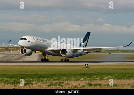 Cathay Pacific Airways Flugzeug Flugzeug Airbus A350 (A350-900) Landung Vancouver International Airport Stockfoto