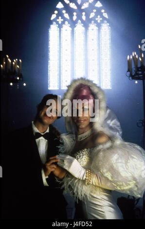 The Adventures of Priscilla, Königin der Wüste-Jahr: 1994 Australien Direktor: Stephan Elliott Sarah Chadwick, Hugo Weaving.  Es ist verboten, das Foto aus dem Kontext der Promotion des Films zu reproduzieren. Es muss die Filmgesellschaft und/oder der Fotograf von zugewiesen oder von autorisierten / erlaubt am Set von der Filmgesellschaft gutgeschrieben werden. Nur für redaktionelle Nutzung. Photo12 gewährt keine Persönlichkeitsrechte der Personen vertreten. Stockfoto