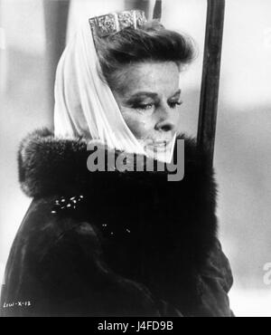 Der Löwe im Winter-Jahr: 1968 USA / UK Direktor: Anthony Harvey Katharine Hepburn Foto: Bob Penn  Es ist verboten, das Foto aus dem Kontext der Promotion des Films zu reproduzieren. Es muss die Filmgesellschaft und/oder der Fotograf von zugewiesen oder von autorisierten / erlaubt am Set von der Filmgesellschaft gutgeschrieben werden. Nur für redaktionelle Nutzung. Photo12 gewährt keine Persönlichkeitsrechte der Personen vertreten. Stockfoto