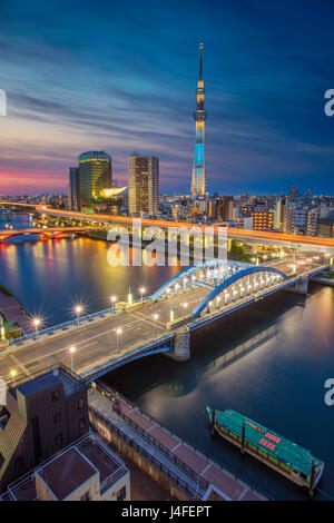 Tokyo. Stadtbild Bild der Skyline von Tokyo während der Dämmerung in Japan. Stockfoto