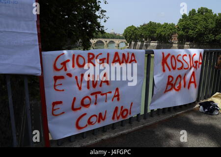 Rom, Italien. 12. Mai 2017. Gedenkfeier in Rom, wo die italienische Schüler Giorgiana Masi am 12. Mai 1977 während einer Demonstration getötet wurde. Bildnachweis: Matteo Nardone/Pacific Press/Alamy Live-Nachrichten Stockfoto