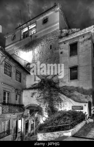 Torre de Almedina bei Dämmerung, Old Town, Coimbra, Portugal, Europa I Stadtturm Torre de Almedina, Altstadt, Bei Abenddämmerung, Coimbra, Beira Litoral, Stockfoto