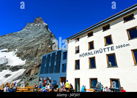 Renovierte Berghütte Hoernlihuette auf dem Höhepunkt der Matterhorn, Zermatt, Wallis, Schweiz Stockfoto