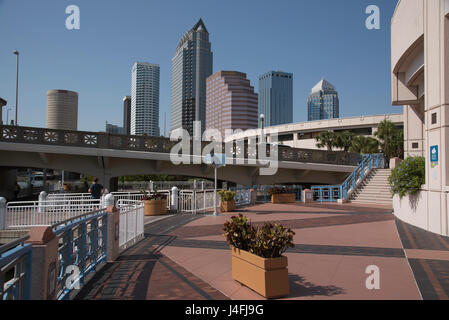 Die Hochhäuser von Downtown Tampa Florida USA und Tampa Riverwalk. Mai 2017. Stockfoto