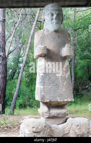 Karatepe-Aslantaş Freilichtmuseum (Türkisch: Karatepe-Aslantaş Açık Hava Müzesi) ist ein Freilichtmuseum in der Provinz Osmaniye, Türkei. Stockfoto