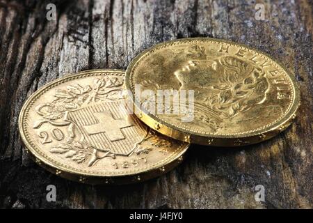 Schweizer Vreneli gold Münzen auf rustikalen hölzernen Hintergrund Stockfoto