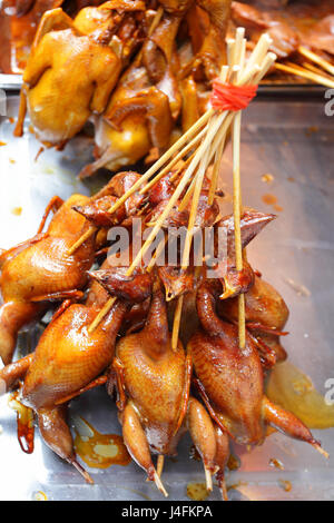 Gegrillte Küken - Suppen in Shanghai, China. Flachen DOF!! Stockfoto