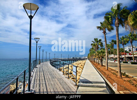 An der Strandpromenade von Limassol (Lemessos), neben der Skulpturenpark, Zypern. Stockfoto