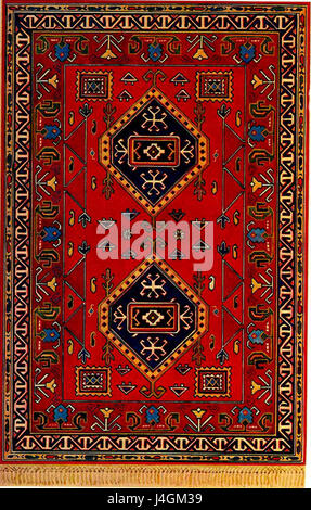 Der Salahli Teppich ist ein traditioneller aserbaidschanischer Teppich, der für seine komplizierten Muster und lebhaften Farben bekannt ist. Er ist mit geometrischen und floralen Mustern versehen und wird typischerweise aus Wolle hergestellt, was die reiche Textilhandwerkskunst der Region widerspiegelt. Stockfoto