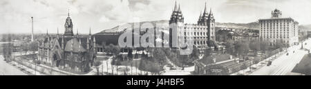 Das Panorama des Tempelplatzes von 1912 in Salt Lake City fängt die architektonische Schönheit des Platzes ein, einschließlich des Salt Lake Tempels, der die religiöse und kulturelle Bedeutung der Gegend für die Heiligen der Letzten Tage widerspiegelt. Stockfoto