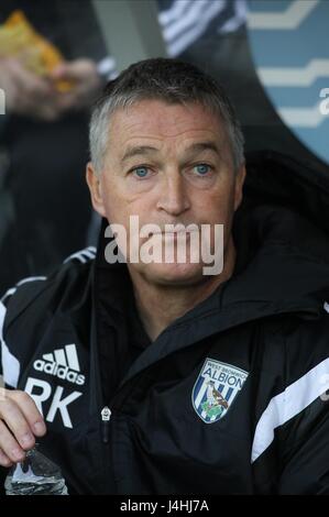 ROB KELLY WEST BROMWICH ALBION JOINT JOINT ASSISTANT HEAD ASSISTENZTRAINER KC STADIUM HULL ENGLAND 6. Dezember 2014 Stockfoto