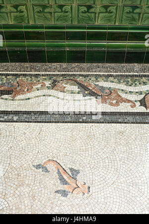 Detail der Mosaikarbeit. Victoria-Bäder, Manchester, Vereinigtes Königreich. Architekt: Henry Preis, 1906. Stockfoto