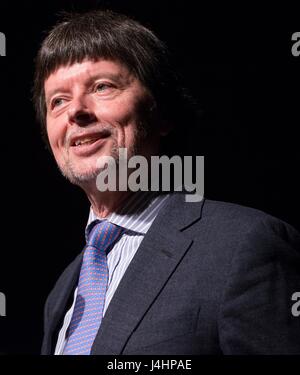 Dokumentarfilmer Ken Burns spricht nach einer Vorführung von seiner bevorstehenden PBS-Doku-Serie The Vietnam War bei der LBJ Presidential Library 27. April 2017 in Austin, Texas.     (Foto von Jay Godwin/LBJ Presidential Library über Planetpix) Stockfoto