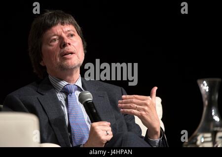 Dokumentarfilmer Ken Burns spricht nach einer Vorführung von seiner bevorstehenden PBS-Doku-Serie The Vietnam War bei der LBJ Presidential Library 27. April 2017 in Austin, Texas.     (Foto von Jay Godwin/LBJ Presidential Library über Planetpix) Stockfoto