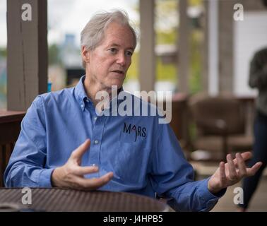 NASA Mars Exploration Program Chief Scientist Michael Meyer wird während der Mars Neujahr STEM Feier 5. Mai 2017 in Mars, Pennsylvania interviewt.     (Foto von Bill Ingalls/NASA über Planetpix) Stockfoto