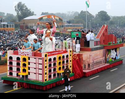 Die indischen moderne staatliche Schule Tableau von Delhi durchläuft der Rajpath zeremonielle Boulevard während der 68. Republik Day Parade 26. Januar 2017 in Neu-Delhi, Indien. (Foto von Gajender Singh /PIB über Planetpix) Stockfoto