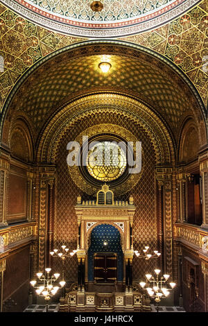 Innere der spanische Synagoge in Prag, Tschechien. Religiöse Architektur. Stockfoto