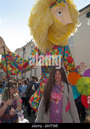 Die Kinder-Parade, im Vorprogramm von Brighton Festival Stockfoto