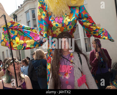 Die Kinder-Parade, im Vorprogramm von Brighton Festival Stockfoto