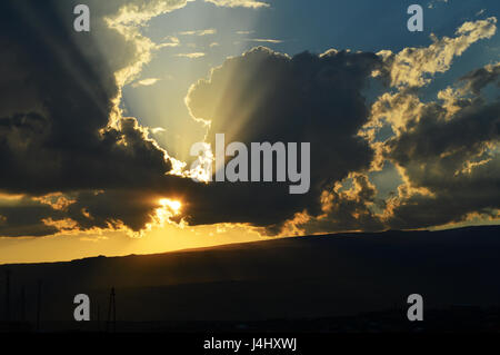 Sonnenuntergang in den Bergen von Armenien Stockfoto