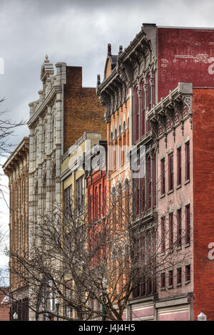 Viktorianische Gebäude auf River Street im alten Teil von Troy, Rensselaer County, New York State. Stockfoto