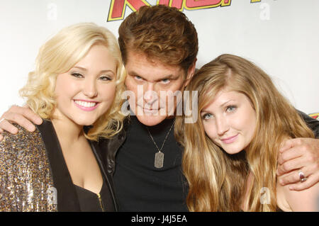 David Hasselhoff (C) und seine Töchter Hayley Hasselhoff und Taylor Hasselhoff erreichen KIIS FM Wango Tango 2010 Red Carpet im Staples Center am 15. Mai 2010 in Los Angeles, Kalifornien. Stockfoto