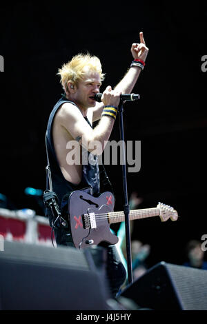 Deryck Whibley, Sänger und Gitarrist von Sum 41 führt auf 2017 Beale Street Music Festival in Tom Lee Park in Memphis, Tennessee am 5. Mai 2017. Stockfoto