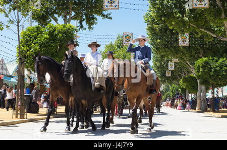 Sevilla, Provinz Sevilla, Andalusien, Südspanien.  Feria de Abril, April Fair.  Pferd und Wagen Parade. Stockfoto