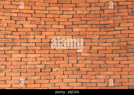 Die roten Backsteinmauer auf Hintergrund. Stockfoto