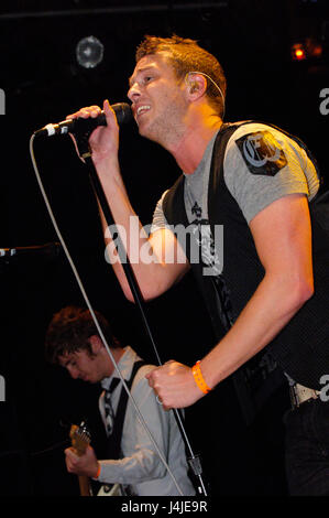 (L-R) Drew Brown, Ryan Tedder von OneRepublic erklingt in der House of Blues am Sonnenuntergang in West Hollywood, Ca. Stockfoto