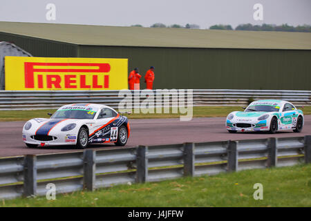 Finley Green Ginetta Junior Cup bei Thruxton Racecourse im Freien Training am Samstag, 6. Mai Stockfoto