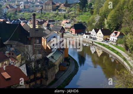 Cesky Krumlov, einer Stadt mit beeindruckenden Burg auf einer der Horseshoe Bend der Moldau, Tschechien. Stockfoto