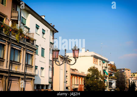 Ein Spaziergang durch das historische Zentrum von Treviso, Italien Stockfoto