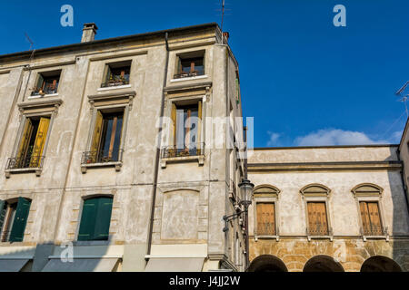 Ein Spaziergang durch das historische Zentrum von Treviso, Italien Stockfoto