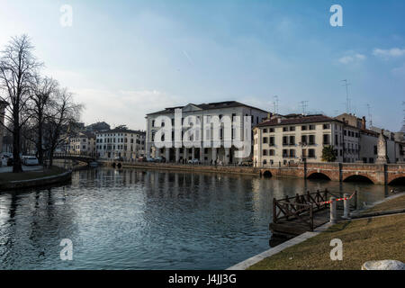 Ein Spaziergang durch das historische Zentrum von Treviso, Italien Stockfoto