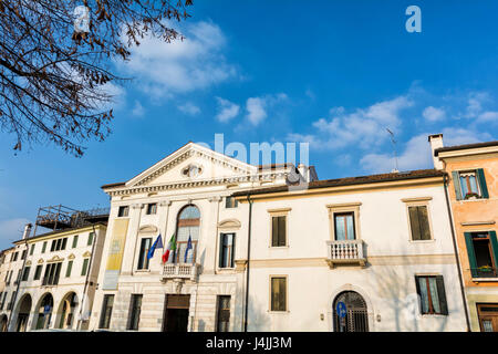 Ein Spaziergang durch das historische Zentrum von Treviso, Italien Stockfoto