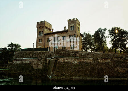 Ein Spaziergang durch das historische Zentrum von Treviso, Italien Stockfoto