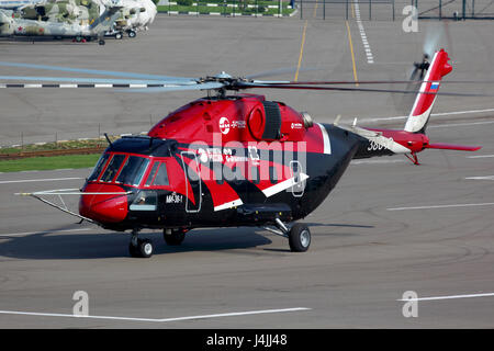 LYUBERTSY, MOSCOW REGION, Russland - 22. September 2013: Mil Mi-38 38012 am Helikopter Airfiled. Stockfoto