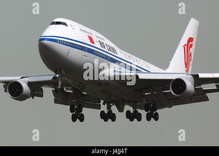 "Scheremetjewo", MOSCOW REGION, Russland - 26. April 2012: Air China Boeing 747-400 B-2447 landet auf dem internationalen Flughafen "Scheremetjewo" mit Prime ministe Stockfoto