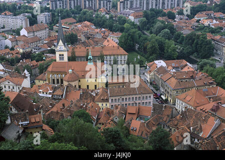 Slowenien, Ljubljana, Stadtübersicht, Kirche, Europa, Republika Slovenija, Ljubljana, Stadt, Hauptstadt, Stadt, Übersicht, Kirchturm, Dächer, Hausdächer Stockfoto