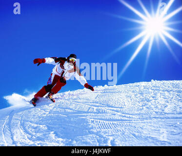 Ski Start-und Landebahn, Skifahrer, Carving, Gegenlicht [M] Start-und Landebahn, Mann, Ski, Carver, Winter, Wintersport, Sport, Sportler, Hobby, Freizeit, Dynamik, Bewegung, Berglandschaft, Carven, die Sonne Stockfoto