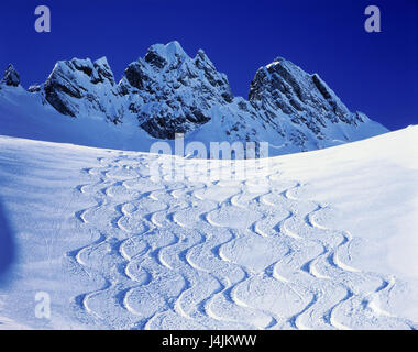 Österreich, Tirol, St. Anton in der Berglandschaft der Arl, Valluga, Mountainbike, ski, Winter Berge, Schneeoberfläche, Schnee, Titel, Track, Schneebesen Spuren, Berg, Tiefschnee, Pulverschnee, Ski Piste, Skifahren, Wintersport, Loipe Stockfoto